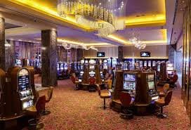 Người dùng Việt Nam theo dõi kết quả đặt cược bóng đá trên 7ball qua điện thoại
